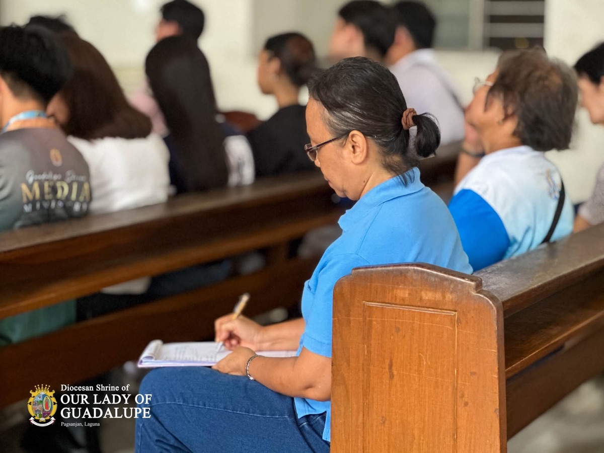 A parish worker taking notes during the General Assembly